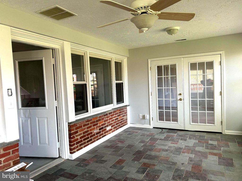 Image 25 of property listing at 9907 WOODLAND DR, Silver Spring, MD 20902