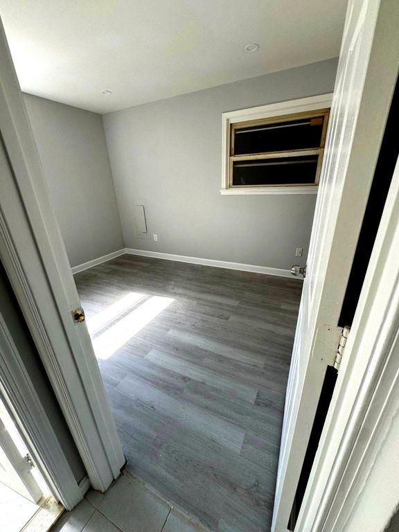 Image 27 of property listing at 9907 WOODLAND DR, Silver Spring, MD 20902