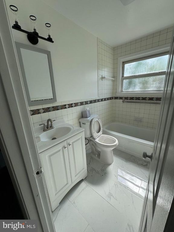 Image 28 of property listing at 9907 WOODLAND DR, Silver Spring, MD 20902