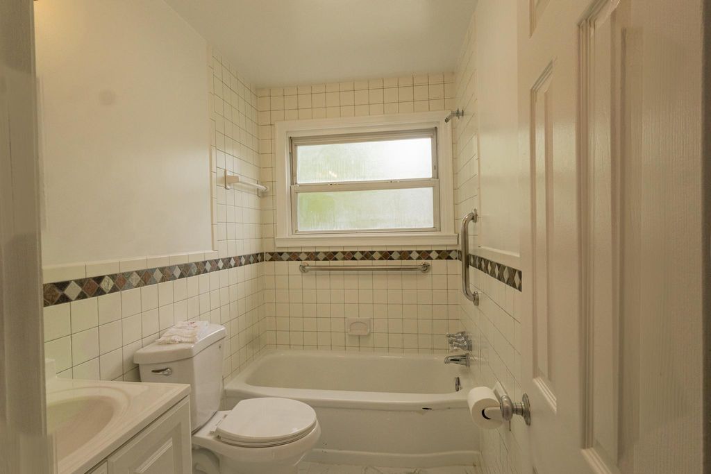 Image 29 of property listing at 9907 WOODLAND DR, Silver Spring, MD 20902