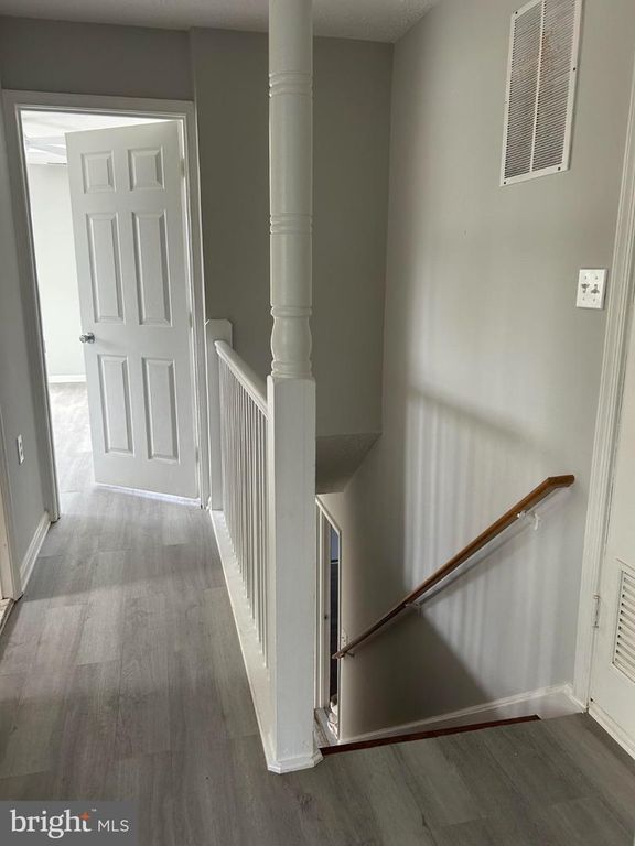 Image 33 of property listing at 9907 WOODLAND DR, Silver Spring, MD 20902