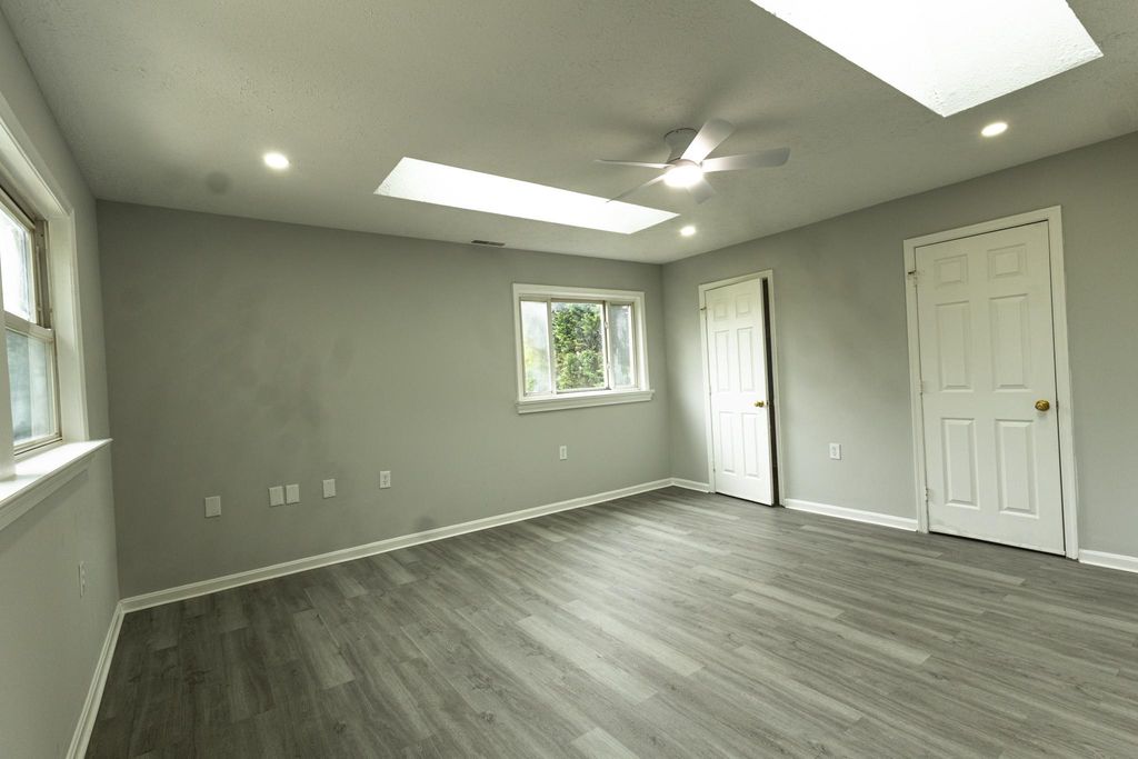 Image 36 of property listing at 9907 WOODLAND DR, Silver Spring, MD 20902