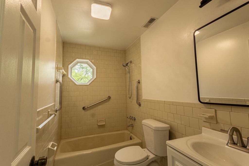Image 42 of property listing at 9907 WOODLAND DR, Silver Spring, MD 20902