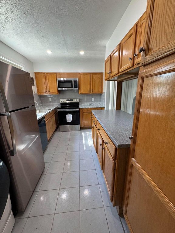 Image 6 of property listing at 9907 WOODLAND DR, Silver Spring, MD 20902
