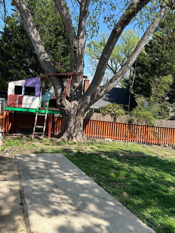 Image 59 of property listing at 9907 WOODLAND DR, Silver Spring, MD 20902