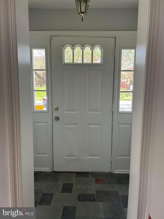 Image 9 of property listing at 9907 WOODLAND DR, Silver Spring, MD 20902