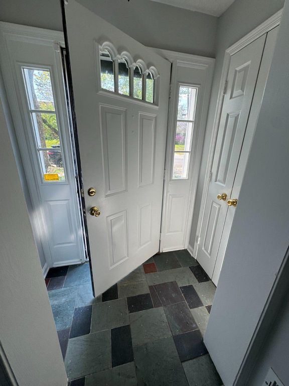 Image 10 of property listing at 9907 WOODLAND DR, Silver Spring, MD 20902