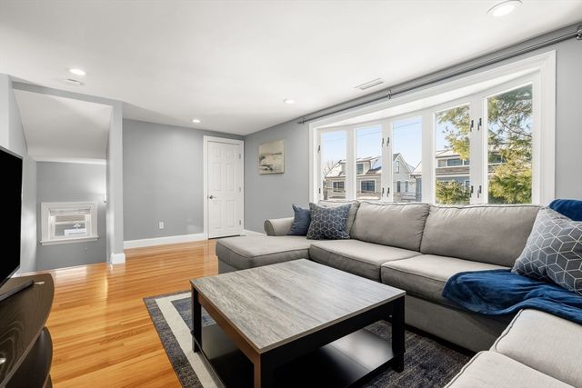 111 Fayette St 2, Watertown, MA 02472