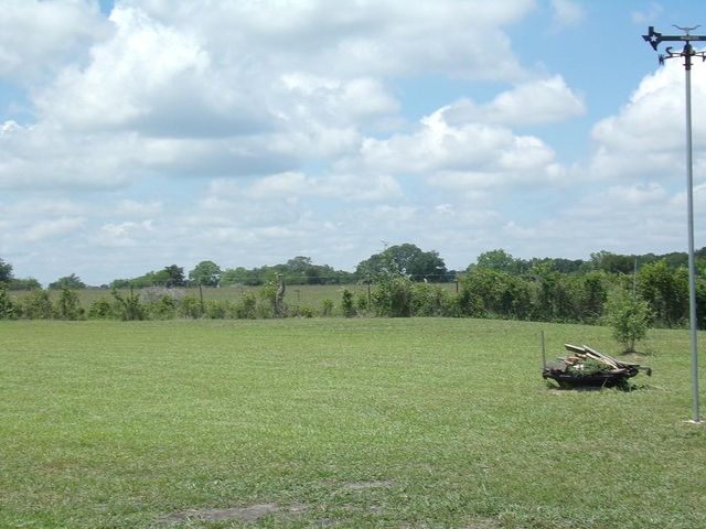 1114 Creekside Lane, Weimar, TX 78962