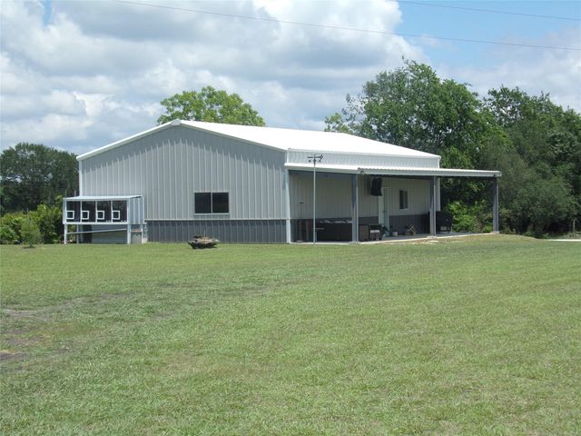 1114 Creekside Lane, Weimar, TX 78962