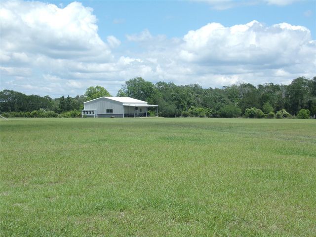 1114 Creekside Lane, Weimar, TX 78962