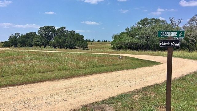 1114 Creekside Lane, Weimar, TX 78962