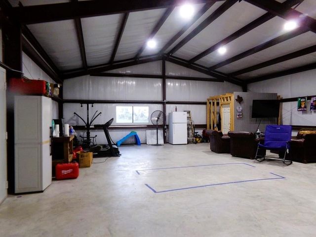 1114 Creekside Lane, Weimar, TX 78962
