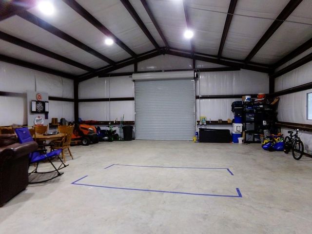 1114 Creekside Lane, Weimar, TX 78962