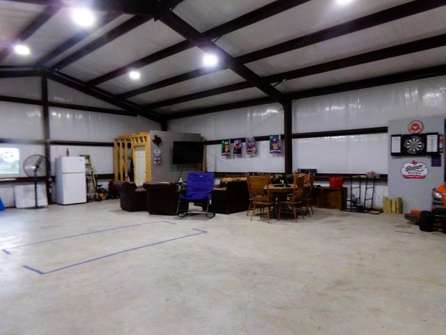 1114 Creekside Lane, Weimar, TX 78962