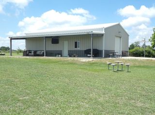 1114 Creekside Lane, Weimar, TX 78962