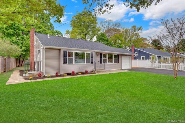 15 Glenwood Lane, Huntington, NY 11743