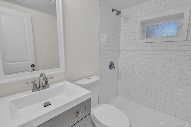 15 Glenwood Lane, Huntington, NY 11743