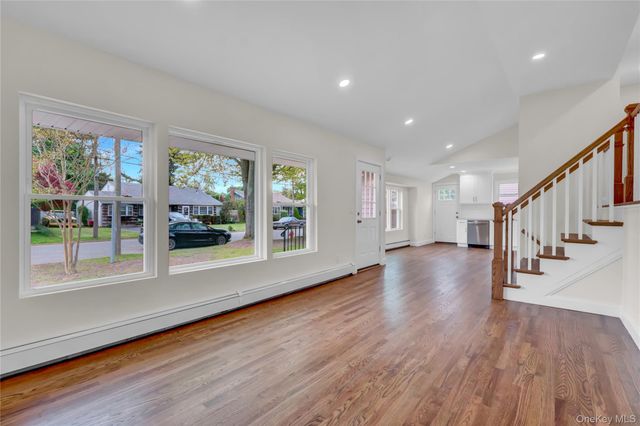 15 Glenwood Lane, Huntington, NY 11743