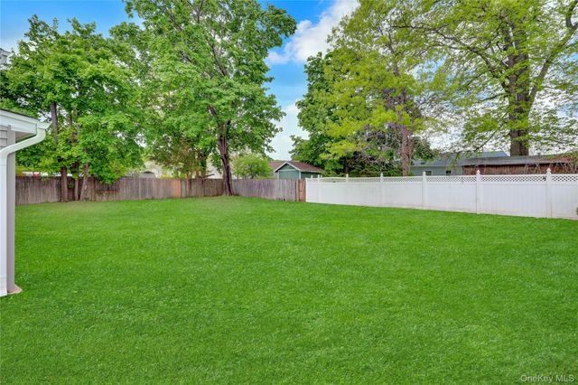 15 Glenwood Lane, Huntington, NY 11743