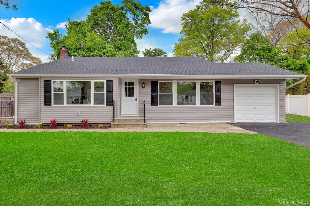 15 Glenwood Lane, Huntington, NY 11743