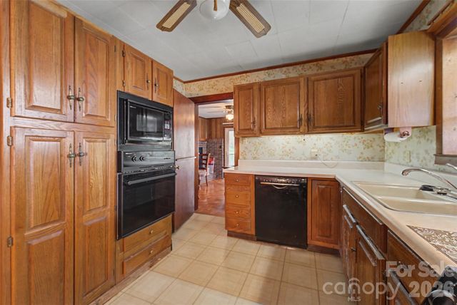 318 Sunrise Park, Sylva, NC 28779