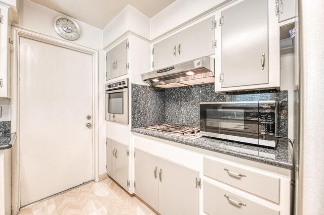 1685 W San Ramon Avenue, Fresno, CA 93711