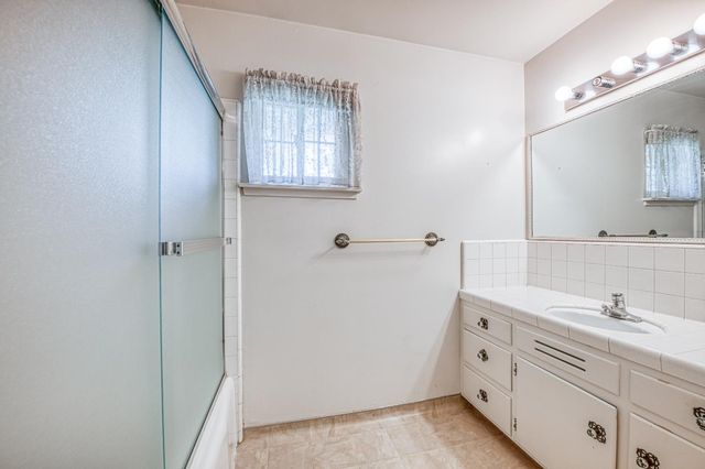 1685 W San Ramon Avenue, Fresno, CA 93711