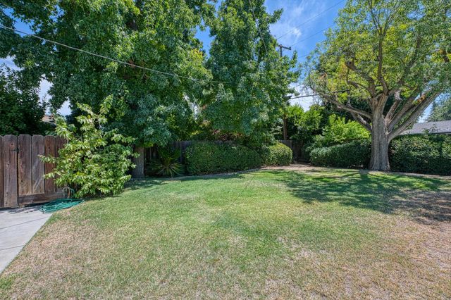 1685 W San Ramon Avenue, Fresno, CA 93711