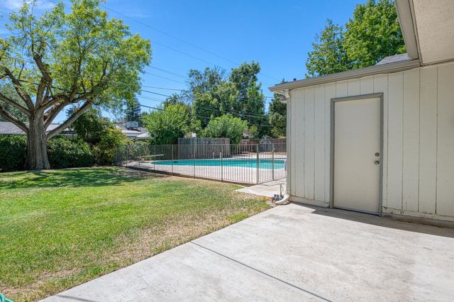 1685 W San Ramon Avenue, Fresno, CA 93711