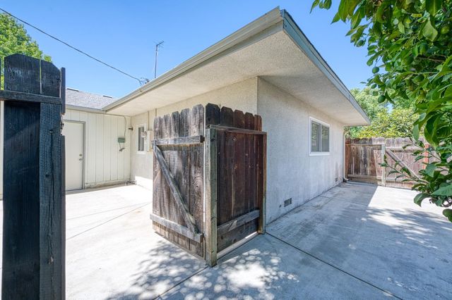1685 W San Ramon Avenue, Fresno, CA 93711