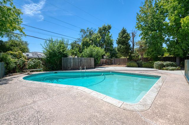 1685 W San Ramon Avenue, Fresno, CA 93711