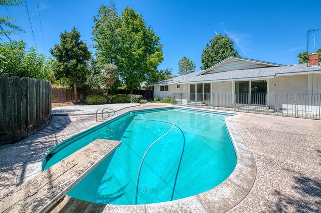 1685 W San Ramon Avenue, Fresno, CA 93711