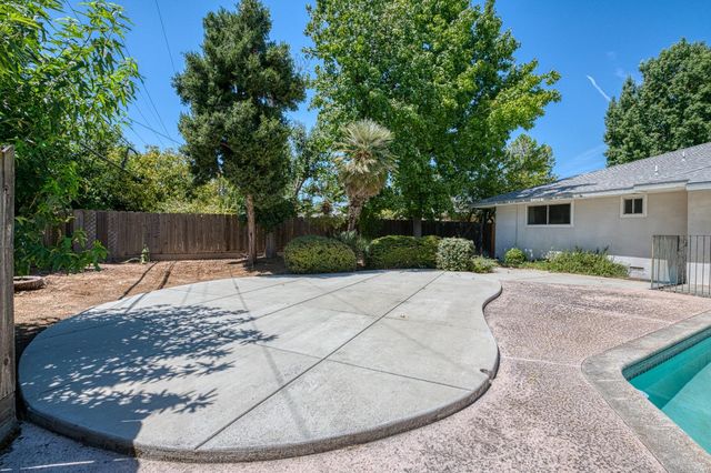 1685 W San Ramon Avenue, Fresno, CA 93711