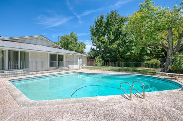 1685 W San Ramon Avenue, Fresno, CA 93711