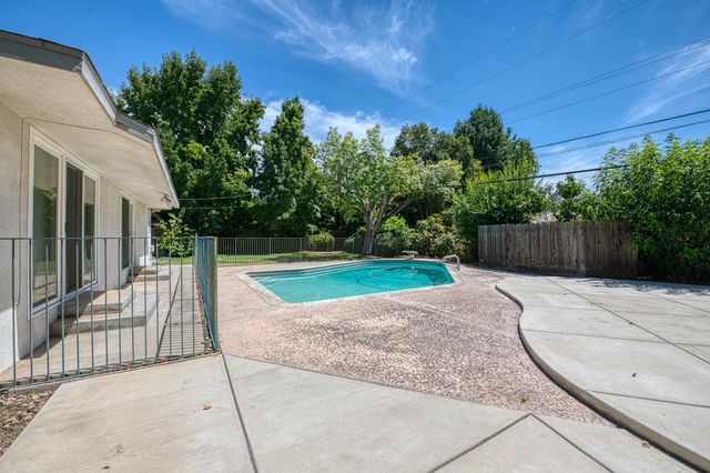 1685 W San Ramon Avenue, Fresno, CA 93711