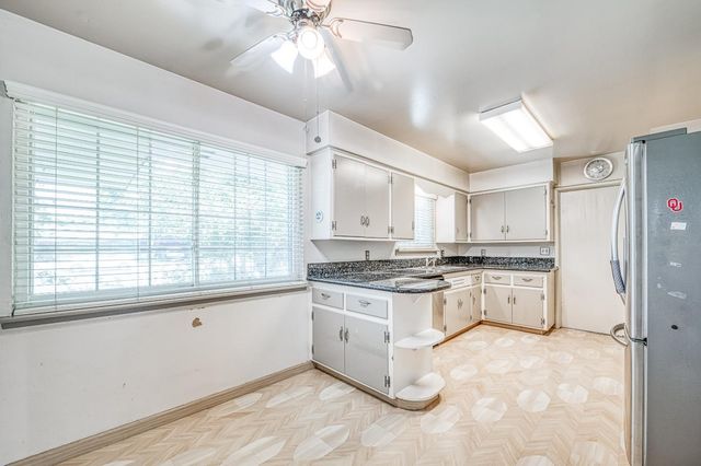 1685 W San Ramon Avenue, Fresno, CA 93711
