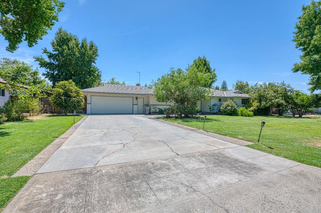 1685 W San Ramon Avenue, Fresno, CA 93711