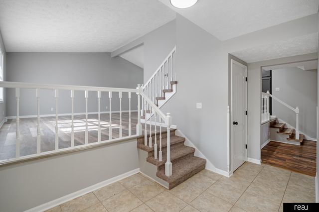 1002 Cumberland Court, Papillion, NE 68046