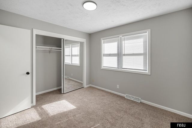 1002 Cumberland Court, Papillion, NE 68046