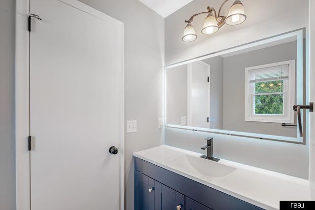 1002 Cumberland Court, Papillion, NE 68046