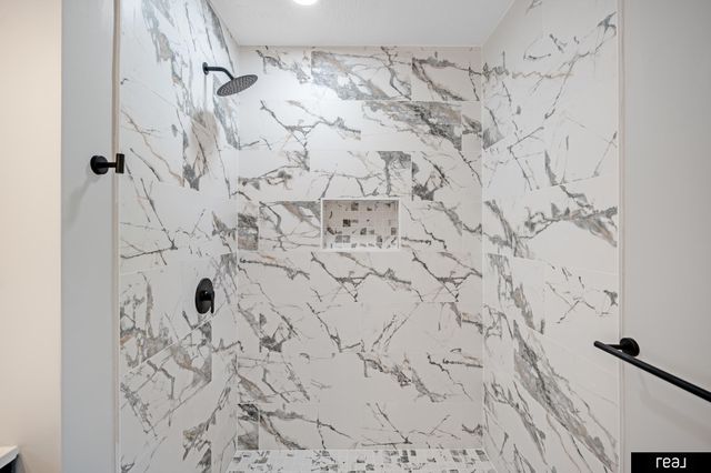 1002 Cumberland Court, Papillion, NE 68046