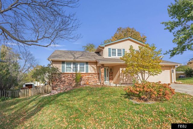 1002 Cumberland Court, Papillion, NE 68046