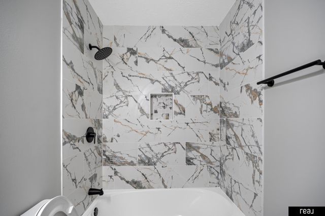 1002 Cumberland Court, Papillion, NE 68046