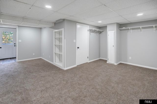 1002 Cumberland Court, Papillion, NE 68046