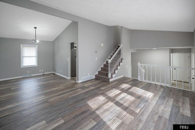 1002 Cumberland Court, Papillion, NE 68046