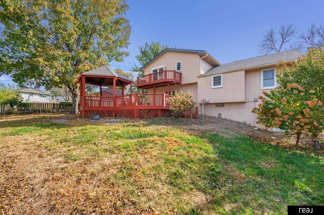 1002 Cumberland Court, Papillion, NE 68046