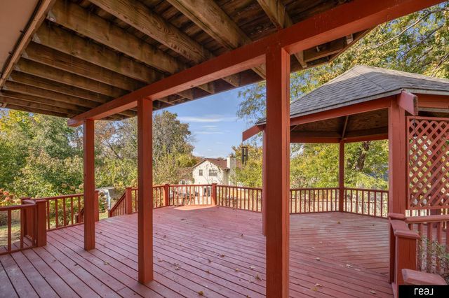 1002 Cumberland Court, Papillion, NE 68046