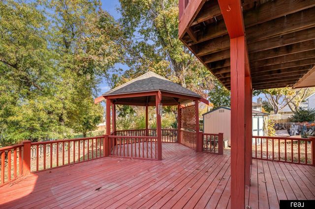 1002 Cumberland Court, Papillion, NE 68046