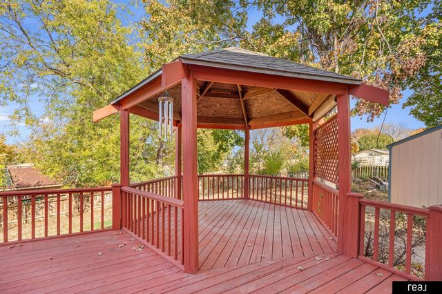 1002 Cumberland Court, Papillion, NE 68046